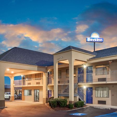 Days Inn By Wyndham Clinton Esterno foto