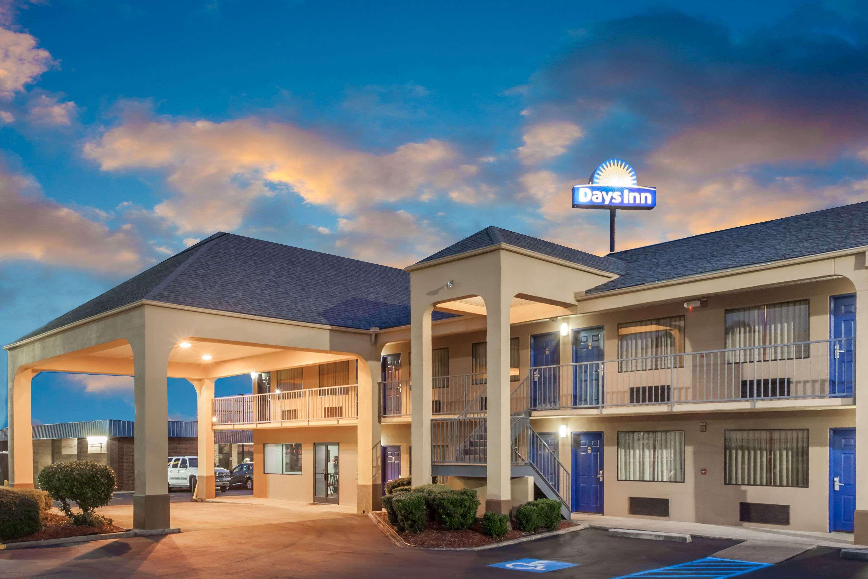 Days Inn By Wyndham Clinton Esterno foto