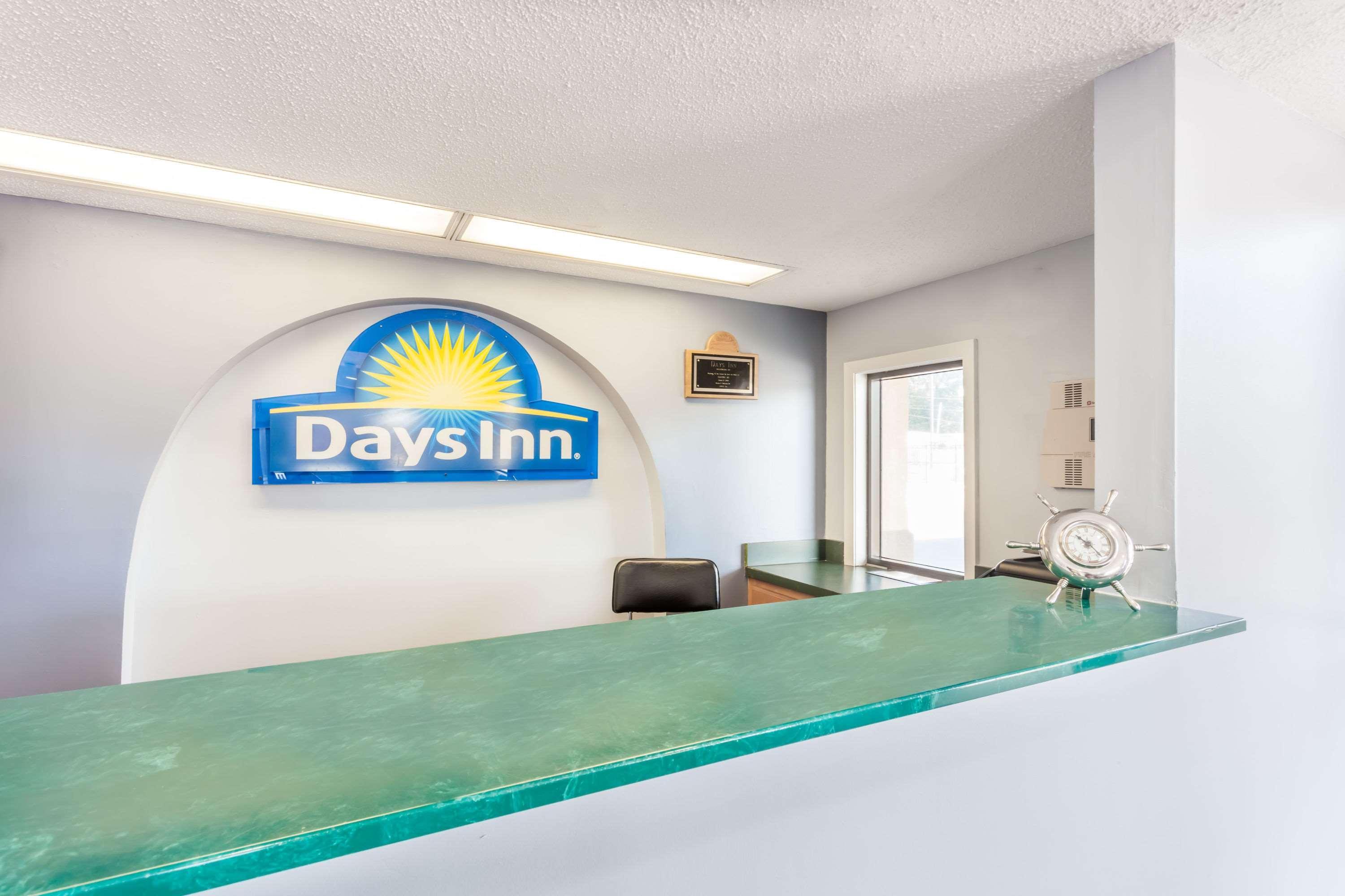 Days Inn By Wyndham Clinton Esterno foto